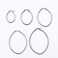 Aretes con forma de ovalo en color tornasol