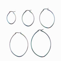 Aretes con forma de ovalo en color tornasol